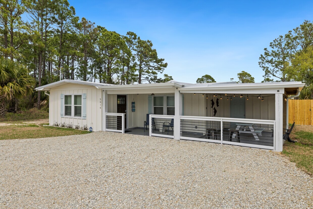 Foto principal - 5616 Pinetree Ave
