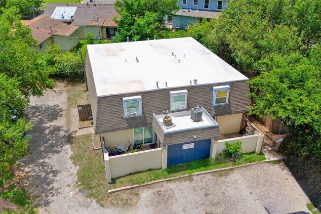 Foto del edificio - 5002 Blue Spruce Cir