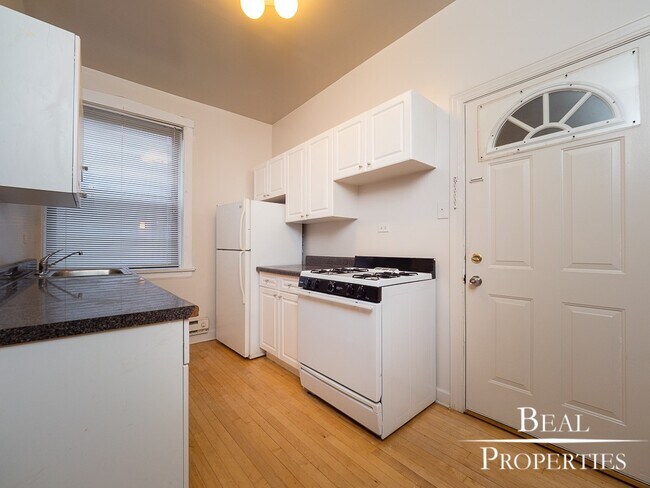 Building Photo - 1321 Oak Ave