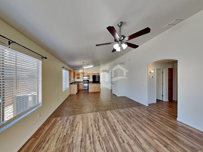 Foto del edificio - 16200 W Mauna Loa Ln