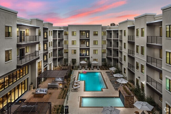 Building Photo - Onyx North Central