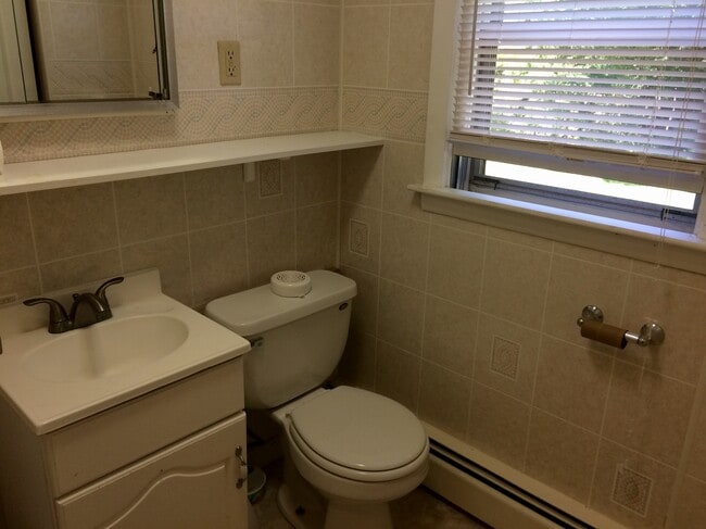 Building Photo - 12 Griffin Rd