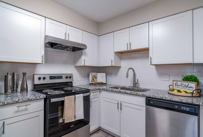 Building Photo - Ellwood Pines