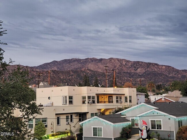 Building Photo - 129 S Encinitas Ave