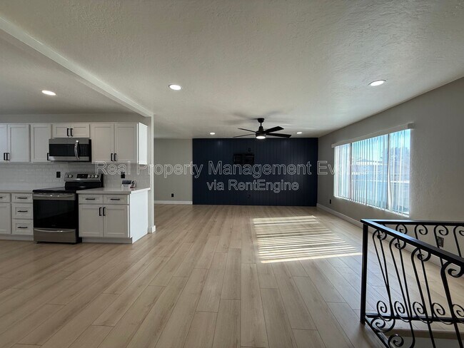 Foto del edificio - 429 E Greenway Dr