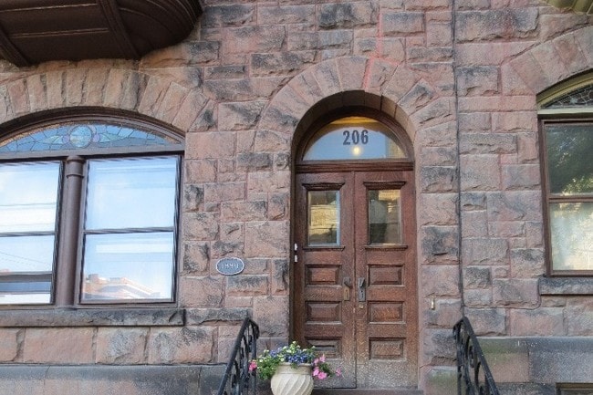 Building Photo - 206 Lancaster St