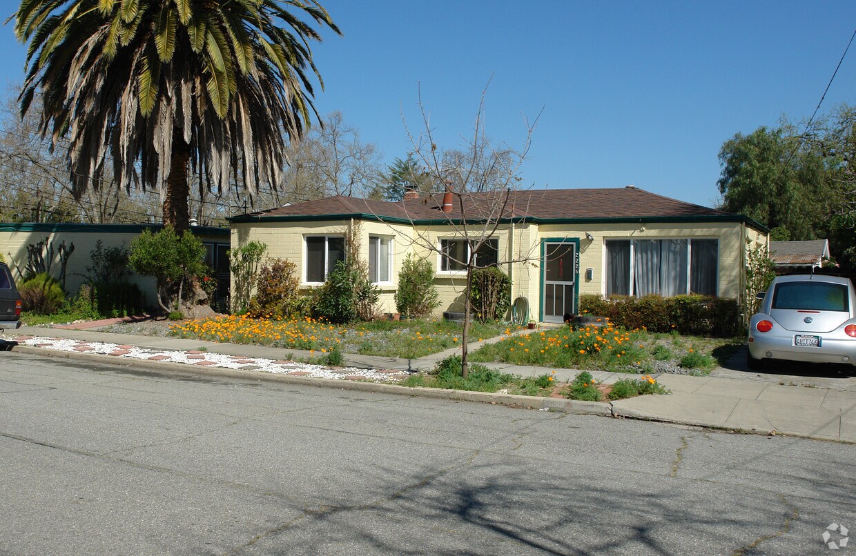Primary Photo - 2225 Cornell St