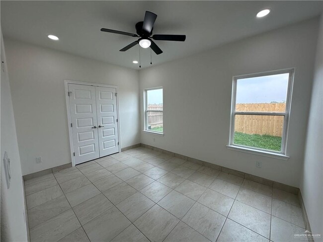 Building Photo - 9 Valley S Cir