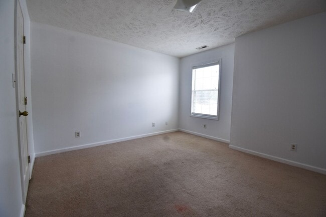 Building Photo - Coming Soon! 2 Bedroom 2 Bathroom Apartmen...