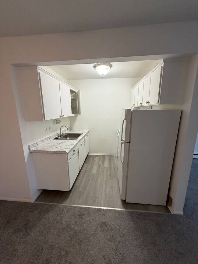 Building Photo - Nautical Mile One Bedroom