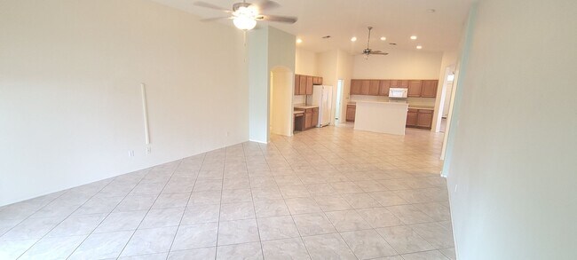 Building Photo - Maricopa Meadows