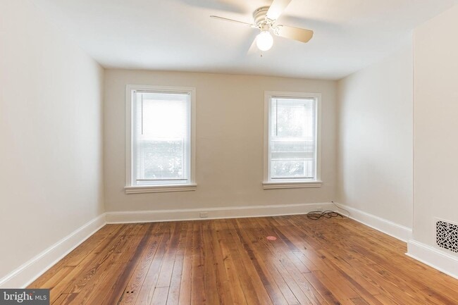 Building Photo - 718 W Elm St