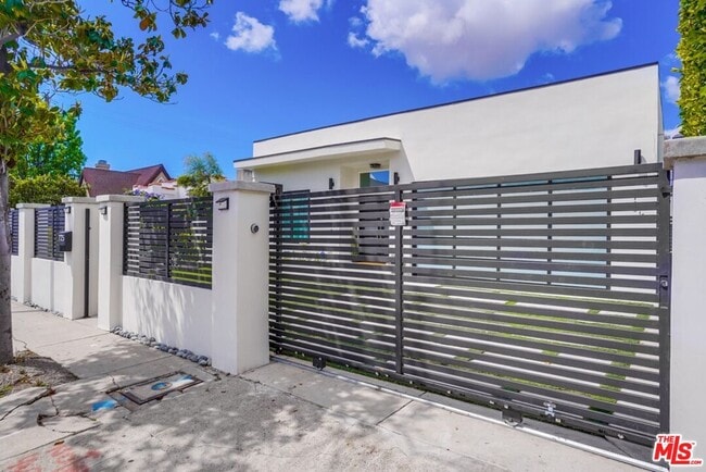 Building Photo - 725 N CRESCENT HEIGHTS Blvd