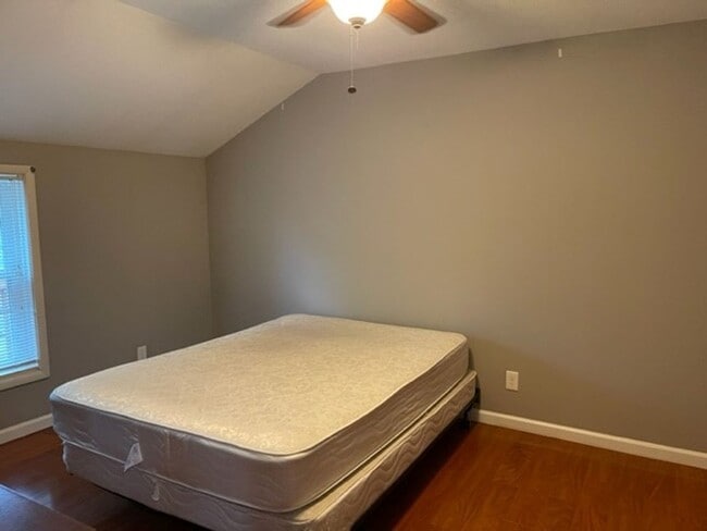 Interior Photo - 808 N Lincoln Ave