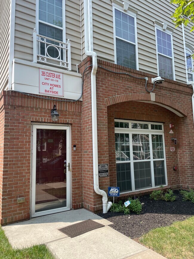 Building Photo - 265 Custer Ave