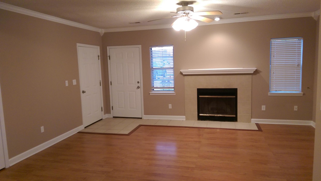 Foto principal - 172 W Green Meadows Rd