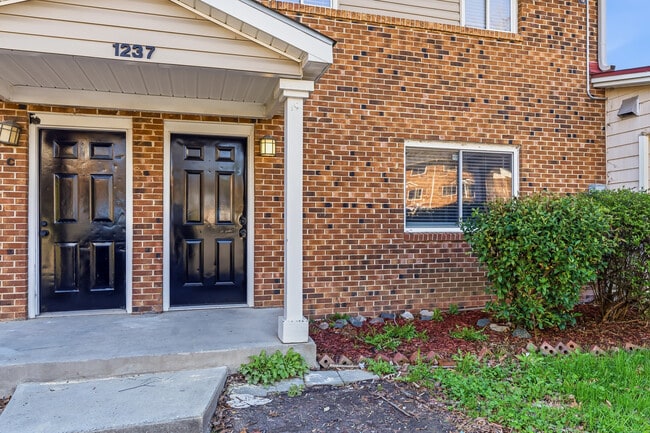 Building Photo - Reserve @ Blu Townhomes