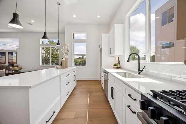 Foto del edificio - 2810 Mills St