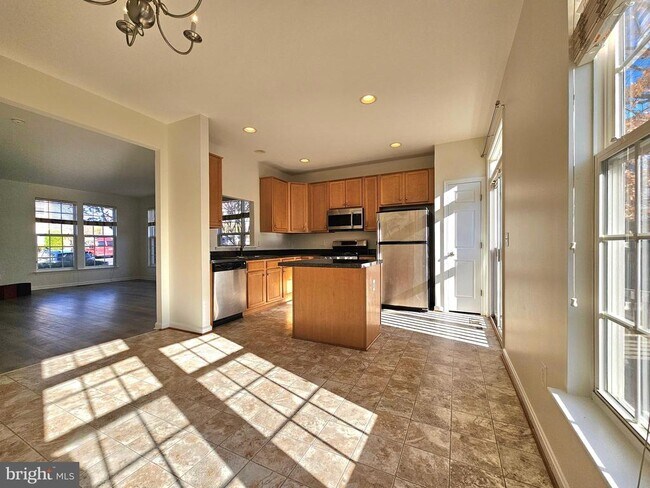 Foto del edificio - 15334 Elizabeth Burbage Loop