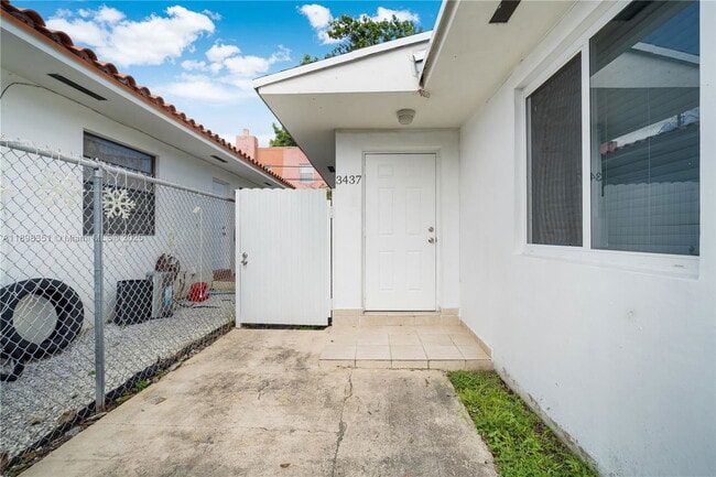 Photo - 3437 SW 25th St Apartment
