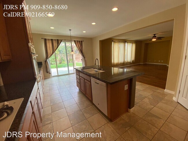 Foto del edificio - 6 br, 4 bath House - 8005 Natoma Street
