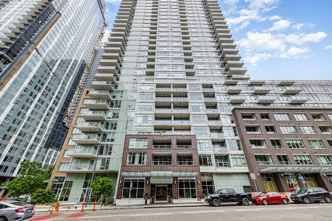 Building Photo - 583 Bell St