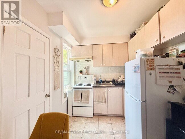 Photo du bâtiment - 161 Greenwood Ave