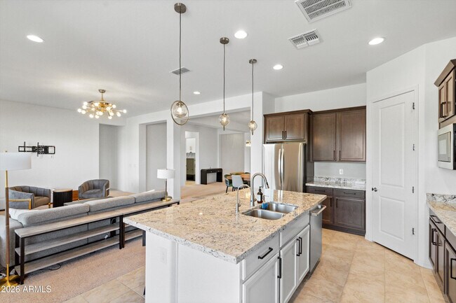 Foto del edificio - 10812 E Tesla Ave