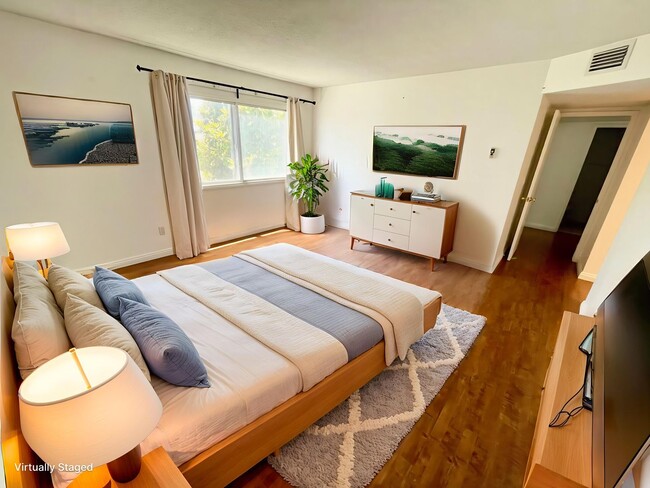 Foto del edificio - Spacious 2 bed 2 bath gated home in Monter...