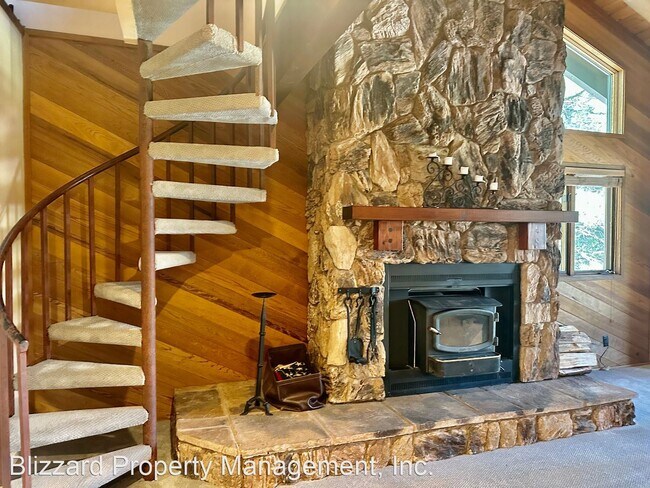 Building Photo - 2 br, 3 bath House - 484 Manzanita Rd # 18