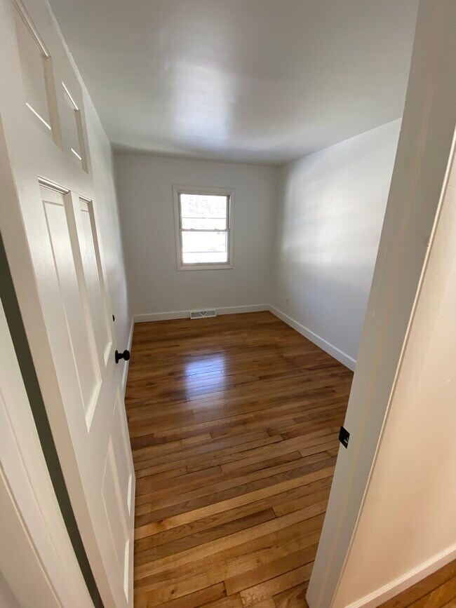 Foto del edificio - 85 Trottingham Ct