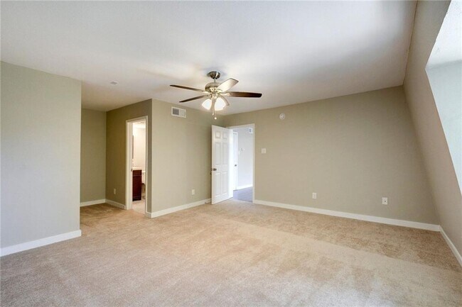 Foto del edificio - 7204 Twin Crest Dr