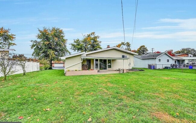 Building Photo - 130 Hull Dr