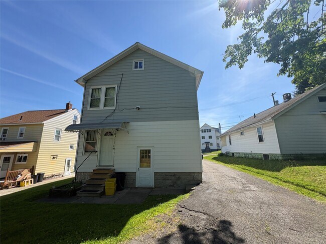 Foto del edificio - 260 Ackley Ave