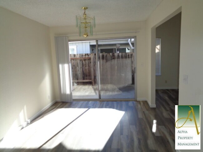 Building Photo - Good size duplex w/ A 2 CAR GARAGE