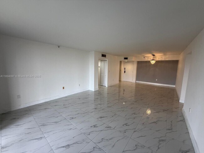 Foto del edificio - 900 NE 195th St
