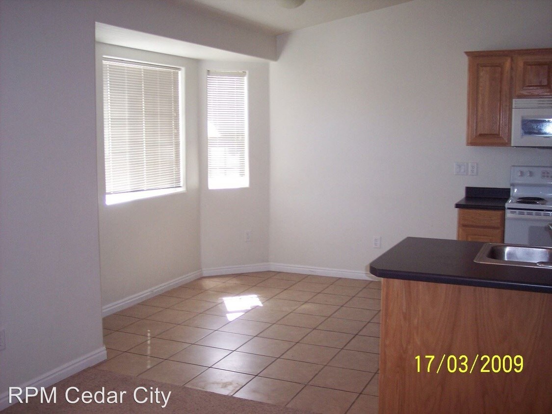 Building Photo - 294 S 200 E