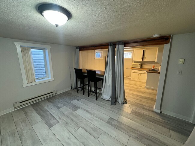 Building Photo - 1 bed, 1 bath apartment
