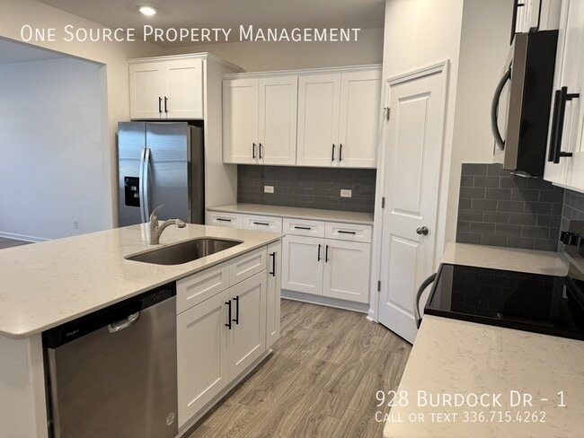 Building Photo - 928 Burdock Dr
