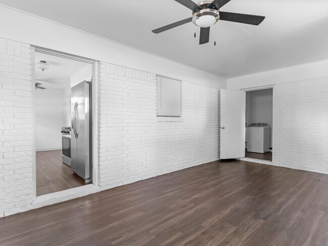 Building Photo - 147 9th St