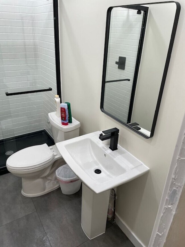 Foto del edificio - Central Campus - Newly renovated 4 Bedroom 2 Bathroom House