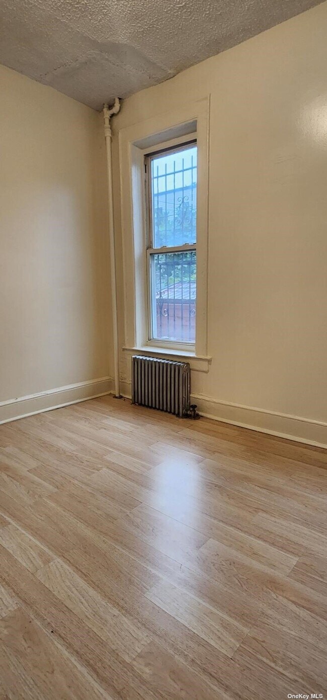 Building Photo - 346 Midwood St