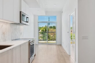 Building Photo - 500 Dupont St