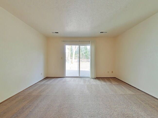 Building Photo - 3 Bedroom Duplex ~ South Corvallis ~ Pet F...