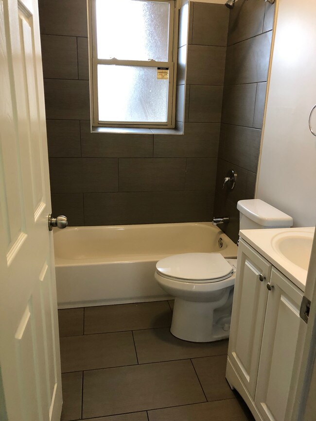 Foto del edificio - 1719 E 78th St