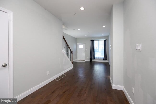 Building Photo - 1439 N Newkirk St