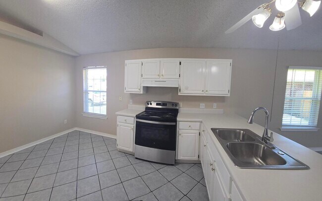 Foto del edificio - 418 Pristine Water Ln
