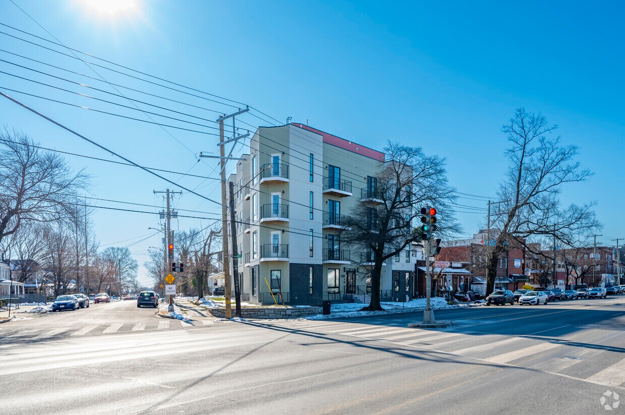 Alternar - Evergreen Apartments