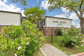 Building Photo - 910 7th Ave N