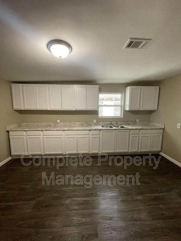 Building Photo - 454 2nd St N